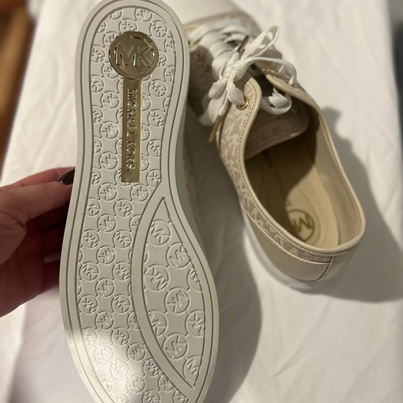 Michael Kors signature logo sneakers size 11  - Picture 4 of 6
